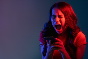 Giovane circondata e molestata da tre sconosciuti nel cuore della movida bolognese