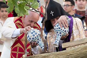 Quella volta in cui Papa Francesco visitò l'Armenia: un abbraccio ecumenico tra Roma e Etchmiadzin