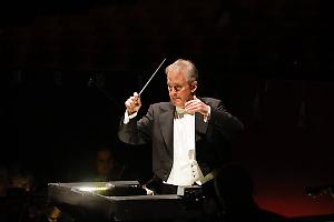 James Conlon ritorna a Bologna con due concerti memorabili tra Mozart e Brahms