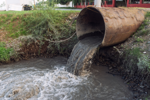 Scandalo rifiuti tossici: sei a giudizio per lo smaltimento illegale in un parcheggio alla periferia di Bologna
