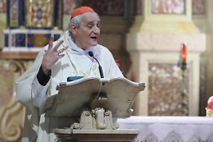 L'arcivescovo Zuppi in viaggio verso Roma: parteciperà anche al Conclave