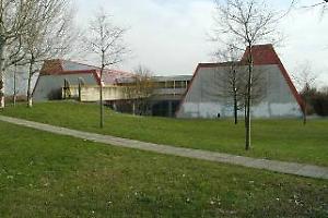 Ritorno in aula per gli studenti delle scuole Zanotti e De Vigri: esclusa la presenza di amianto