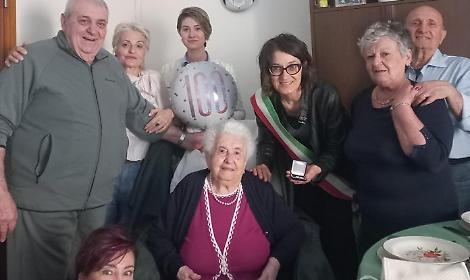 Imola celebra i 100 anni di Maria Fanelli, la camiciaia che ha vestito la città