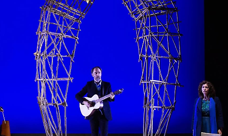 Neri Marcorè porta in scena 'La Buona Novella' di Fabrizio de Andrè al Teatro Duse