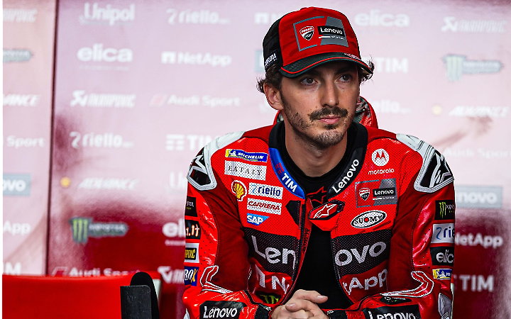 Piove a Sepang, Bagnaia finisce dietro: «Il mio problema non è Marquez»