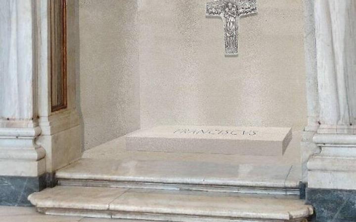 C'&egrave; un errore tipografico sulla tomba del Papa