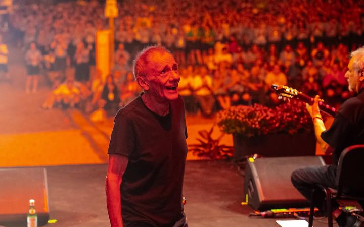 Roberto Vecchioni torna a Bologna con un concerto sold-out al Teatro EuropAuditorium