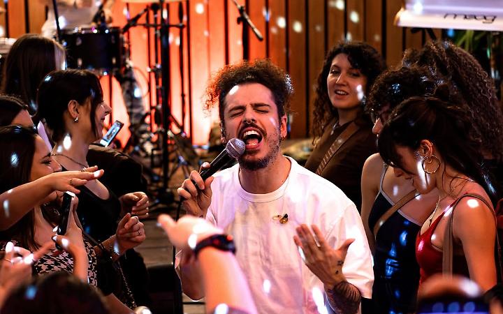 Davide Shorty in concerto al Locomotiv Club di Bologna: una serata tra jazz, rap e melodia