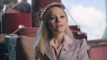 Ariana Grande nel ruolo di Glinda